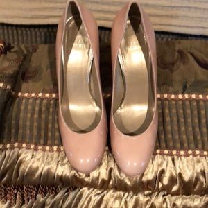Stuart Weitzman nude pumps